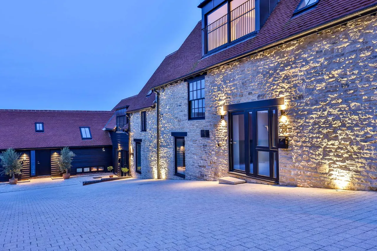 St Mary's Barns, Church Hill, DT10, photo 19