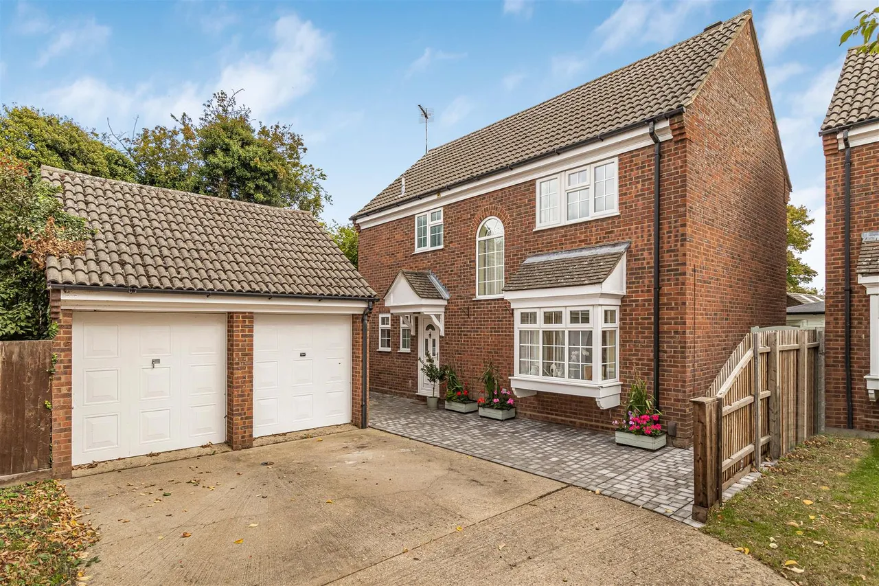 4 bed property for sale, Headington Drive, Cambridge, CB1