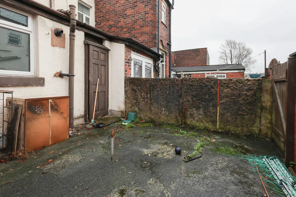 Rochdale Road Shaw, Oldham OL2 7JT, photo 15