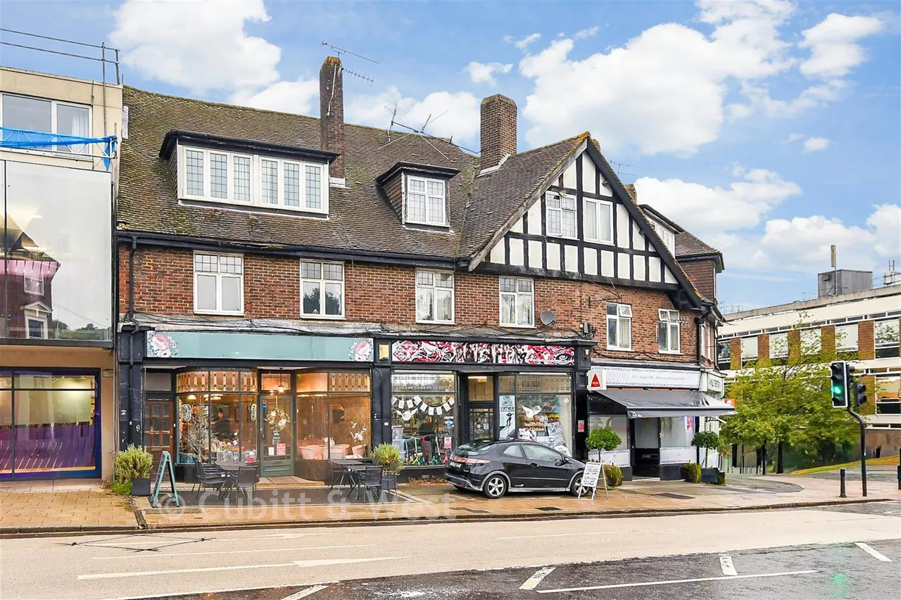 1 bed flat for sale, High Street, Dorking, RH4