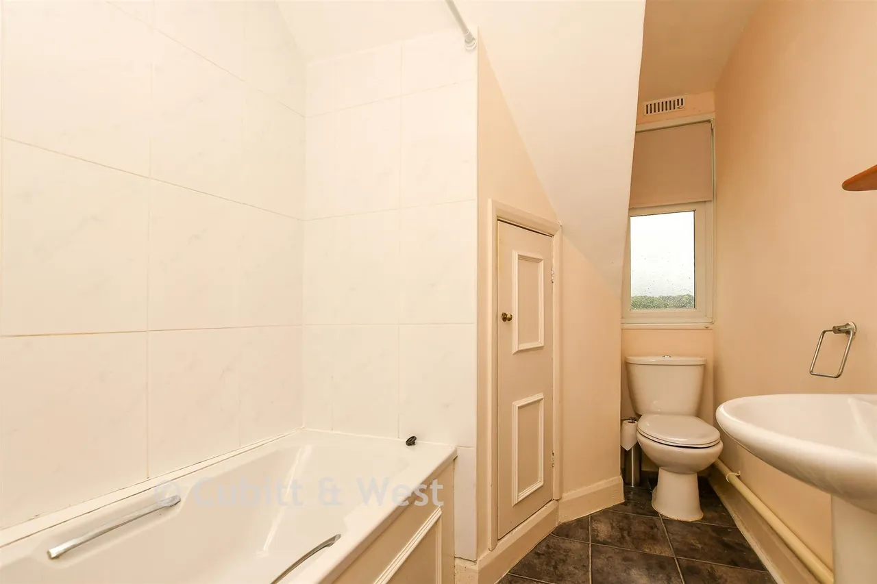 High Street, Dorking, RH4, photo 13