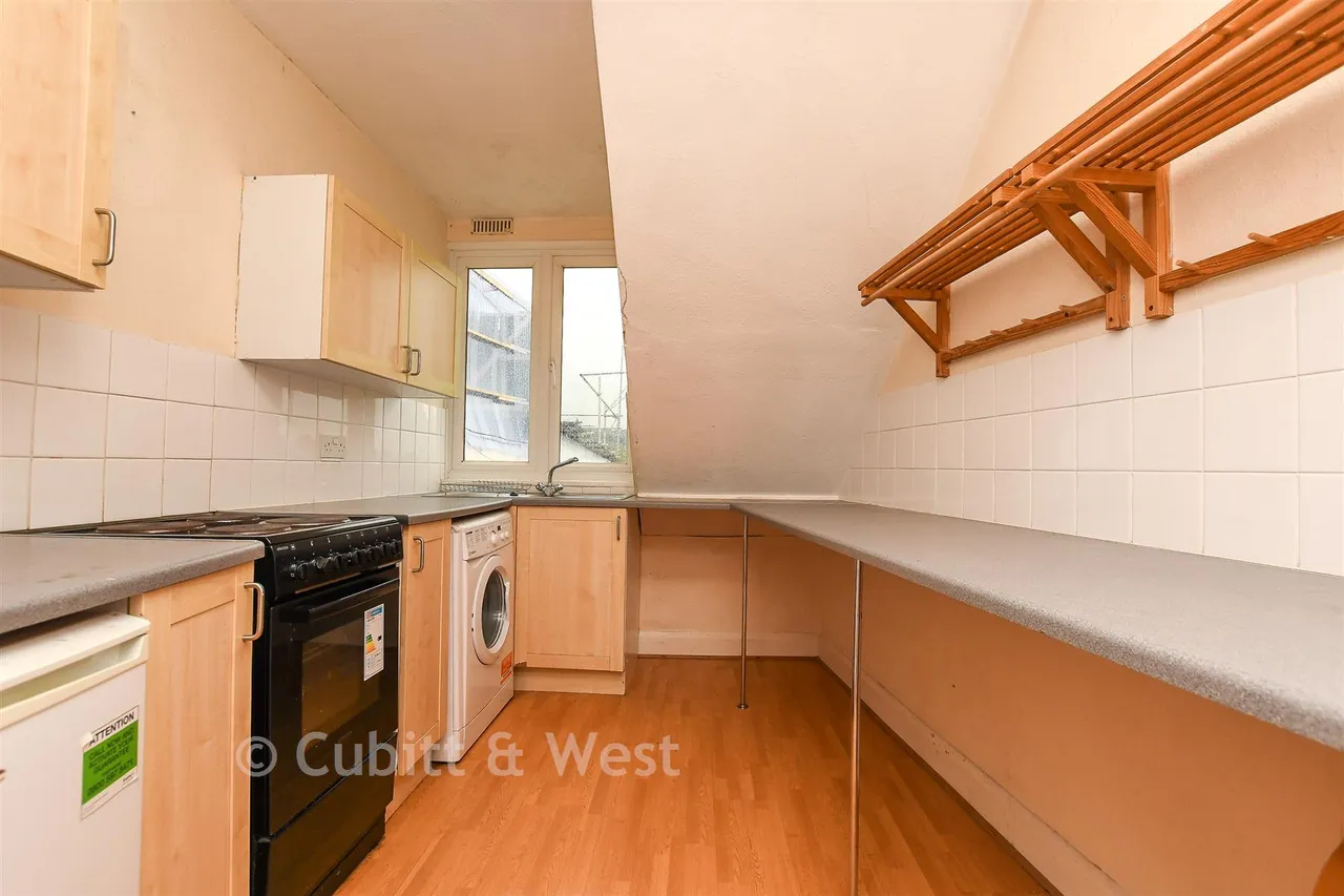 High Street, Dorking, RH4, photo 5
