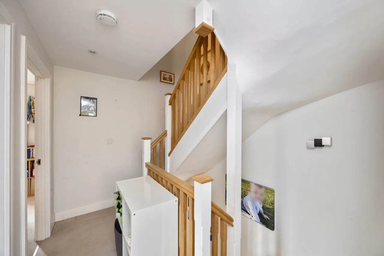 Edwards Close, Broadbridge Heath, RH12, photo 9