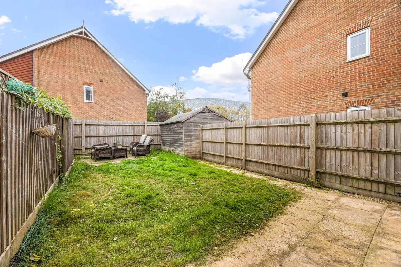 Edwards Close, Broadbridge Heath, RH12, photo 4