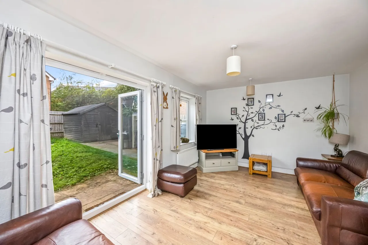 Edwards Close, Broadbridge Heath, RH12, photo 8