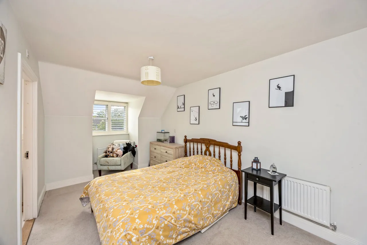Edwards Close, Broadbridge Heath, RH12, photo 15