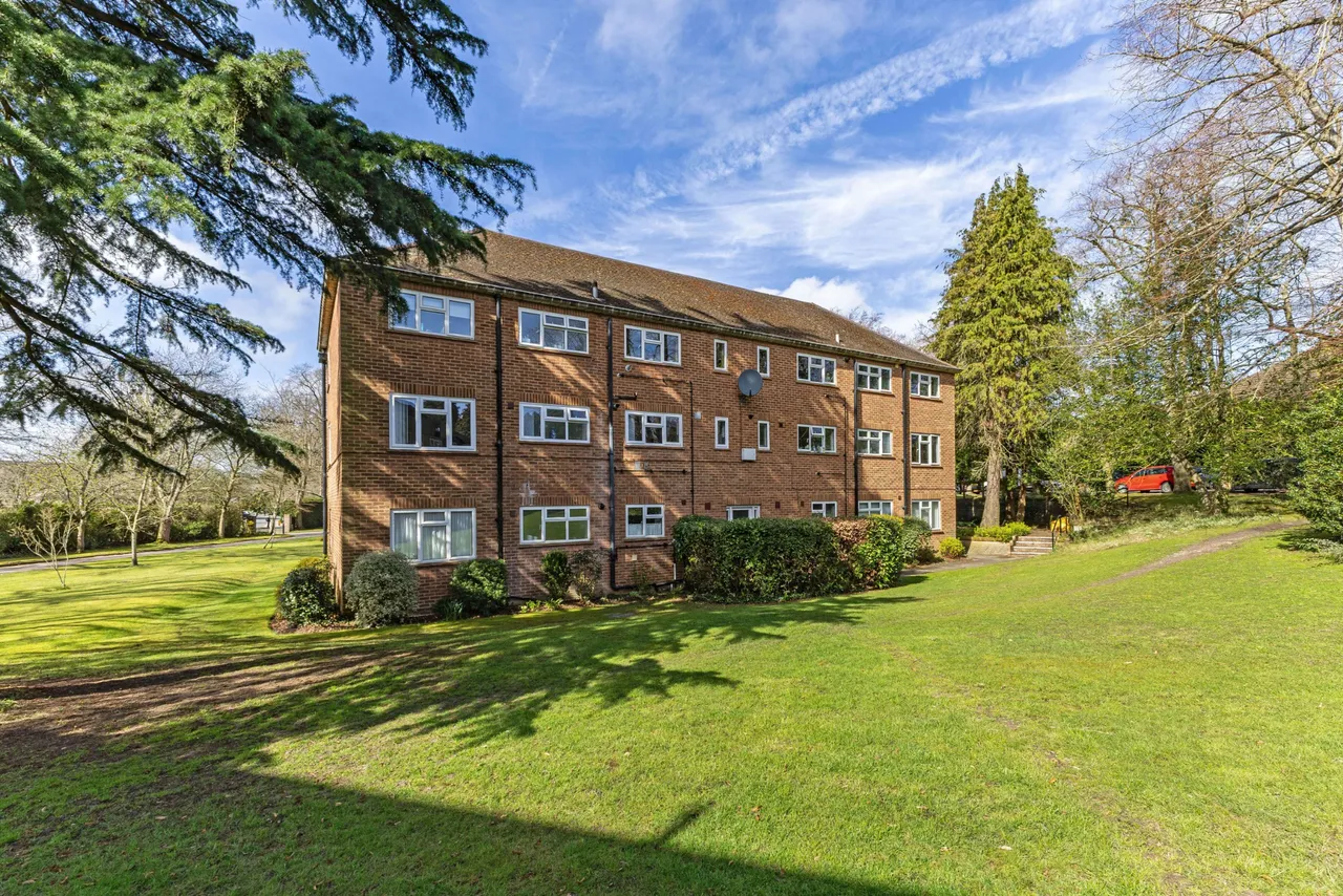 Virginia Water, Surrey, GU25 4AQ, photo 9