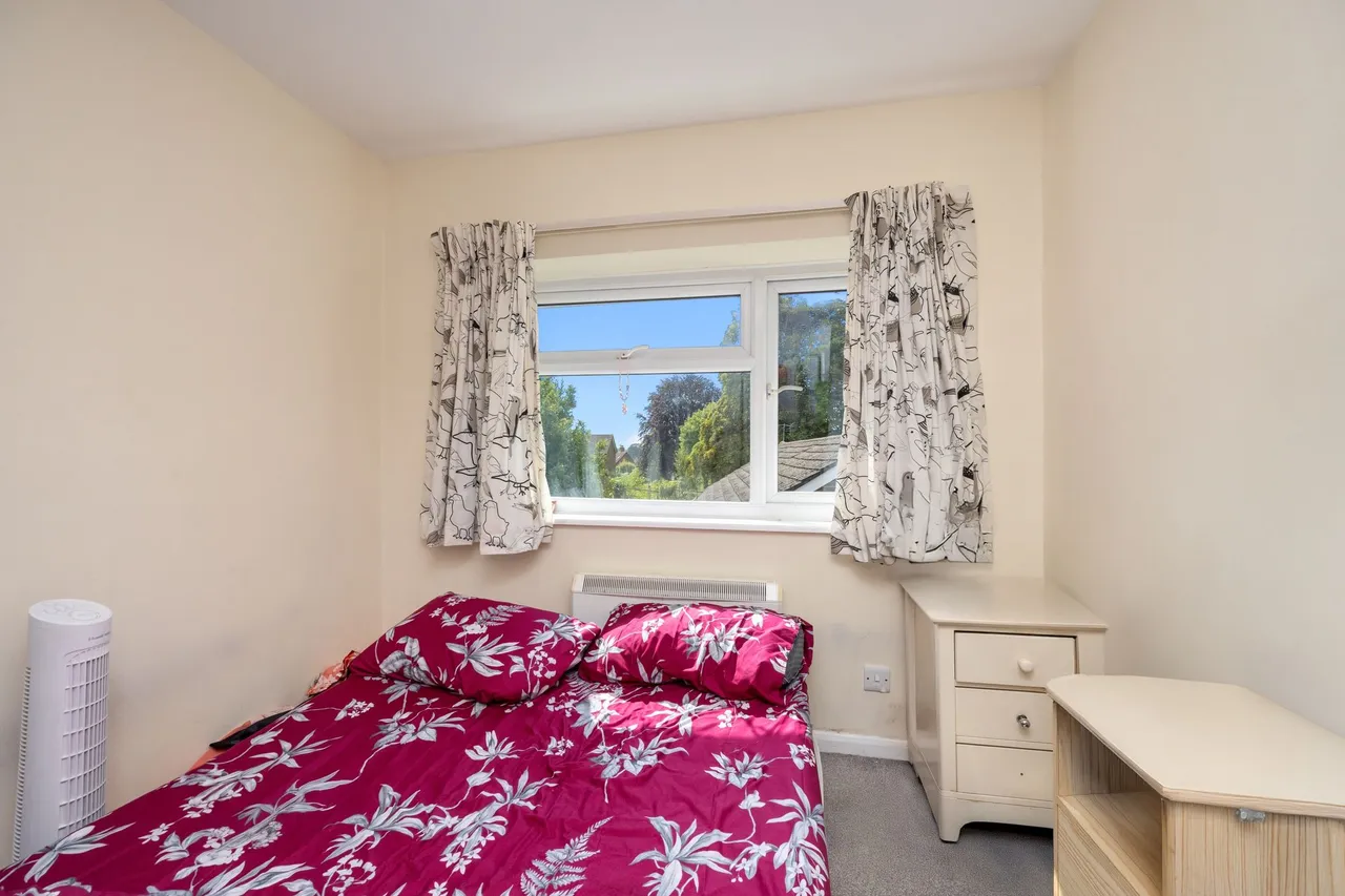 North Parade, Horsham, RH12, photo 16
