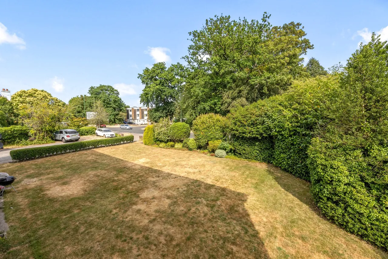 North Parade, Horsham, RH12, photo 9