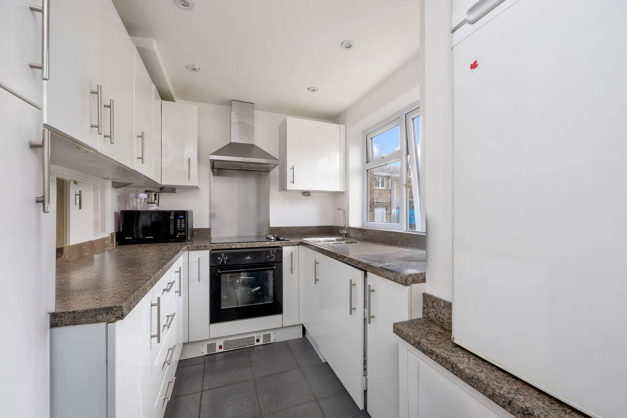 North Parade, Horsham, RH12, photo 13