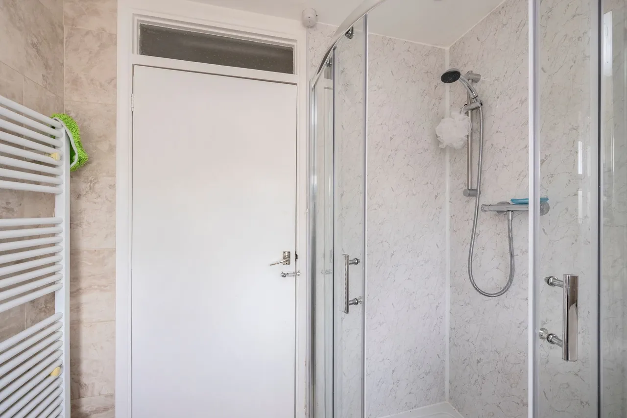 North Parade, Horsham, RH12, photo 6