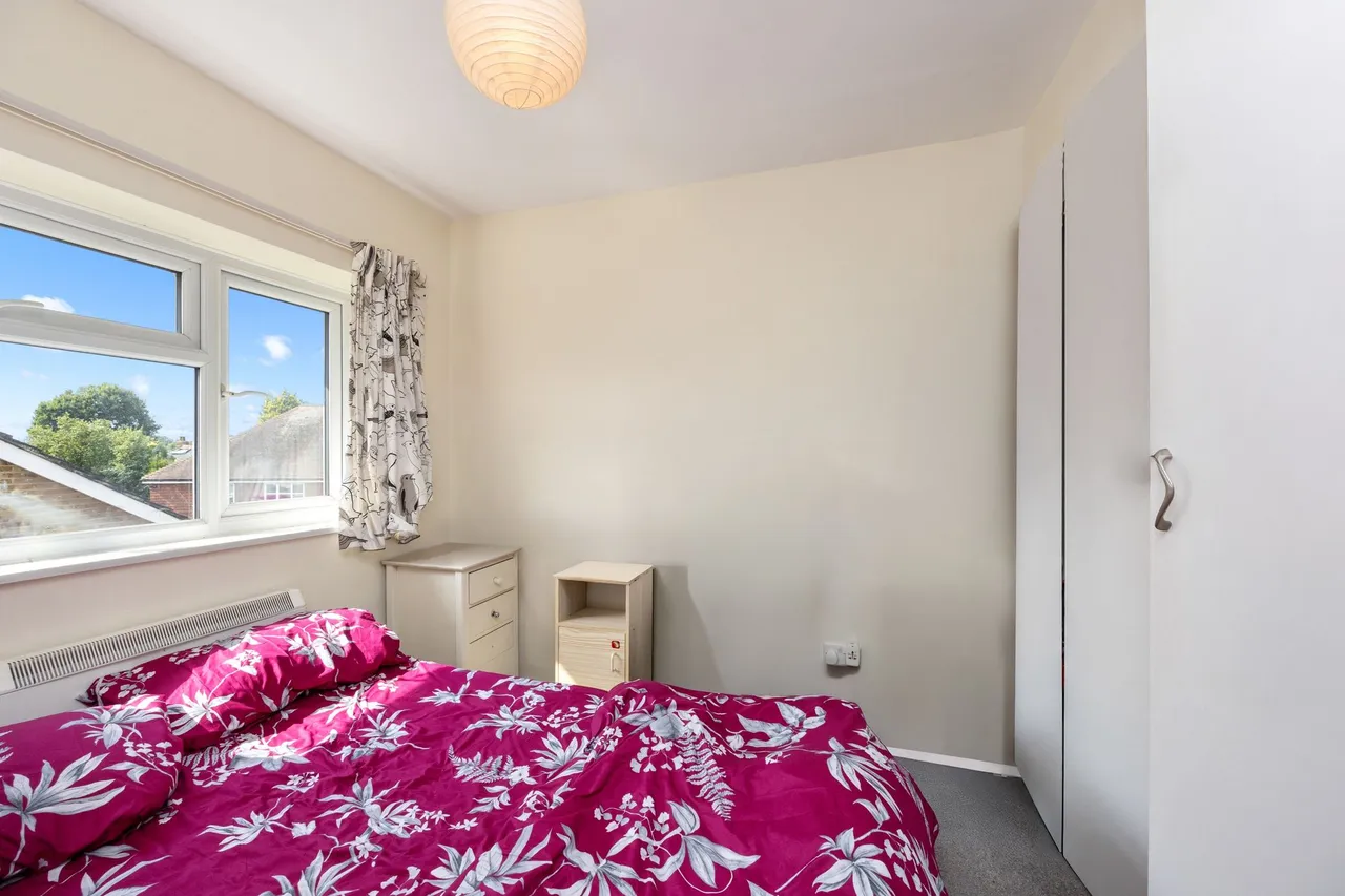 North Parade, Horsham, RH12, photo 15