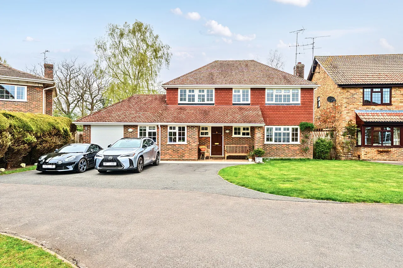 4 bed house for sale — Hawkins Grove, Church Crookham, GU51