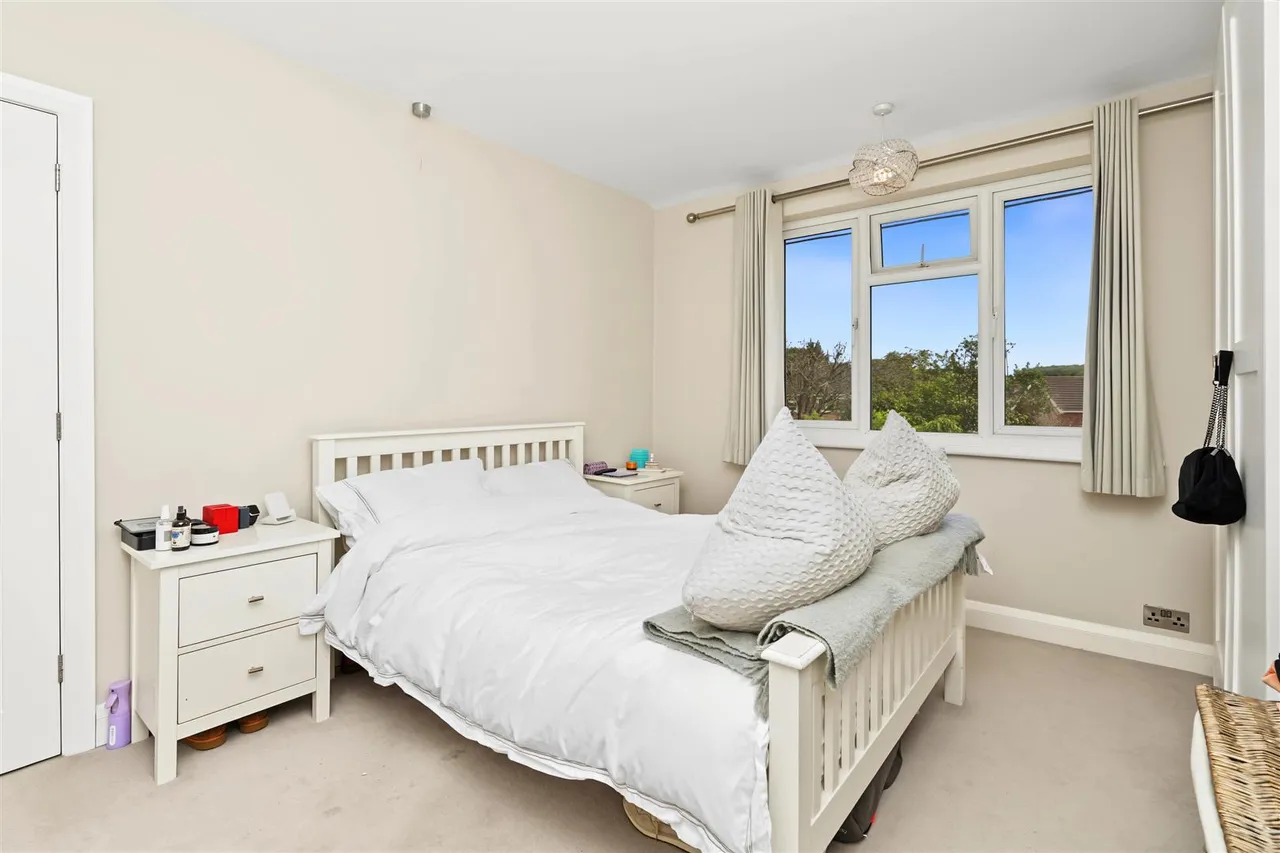Priory Crescent, Gedling, NG4, photo 7