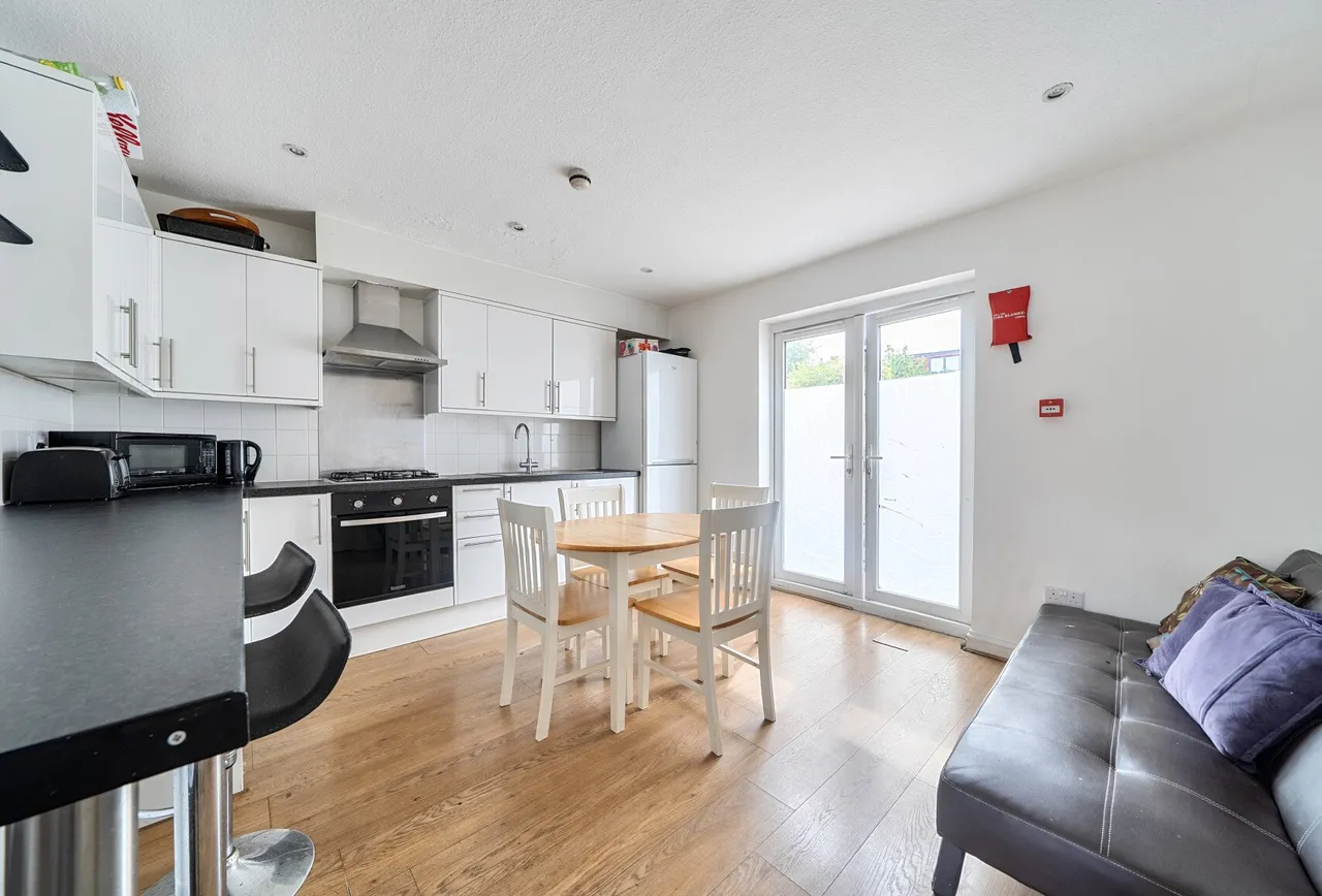 Mount Road, Mitcham, CR4 3EY, photo 2