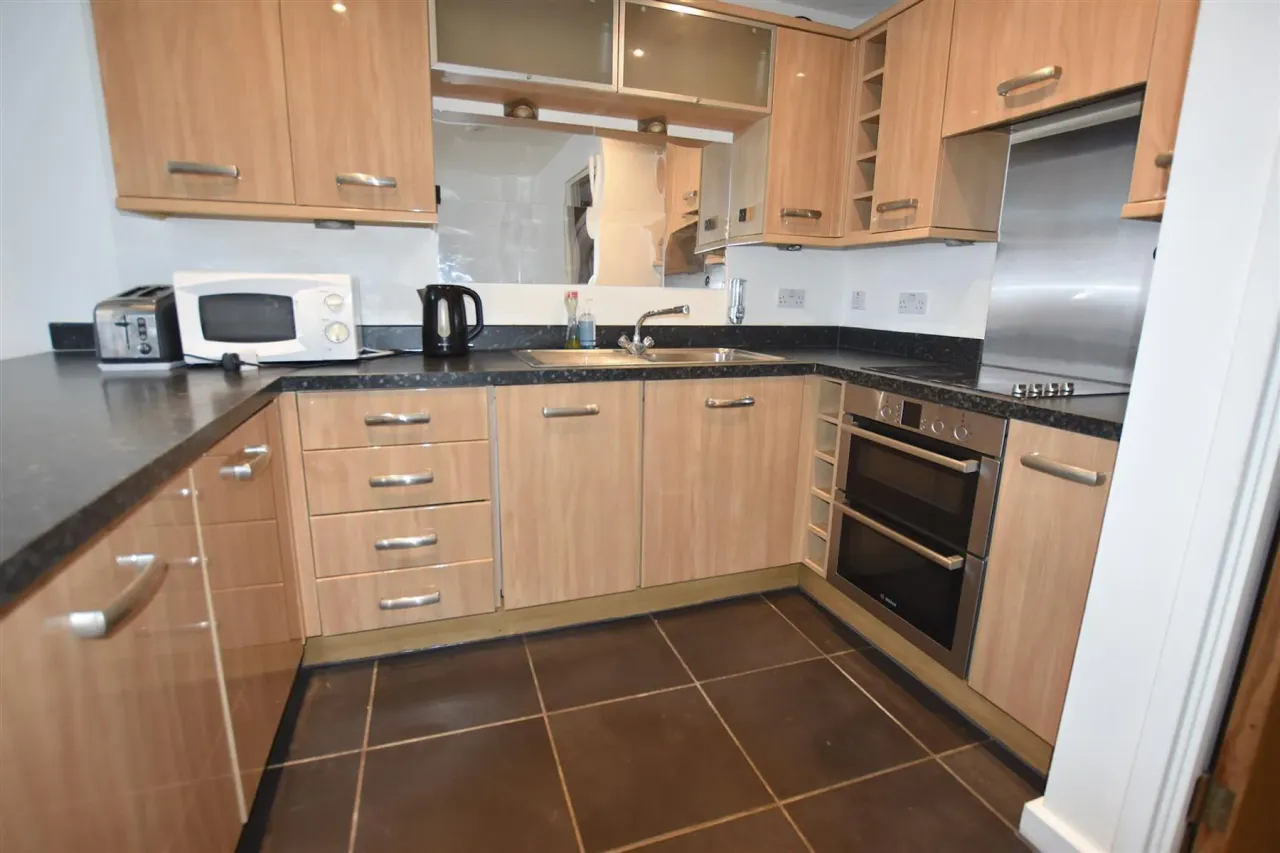 2 bed land to rent — Greenbank Court, Lanadron Close, Isleworth