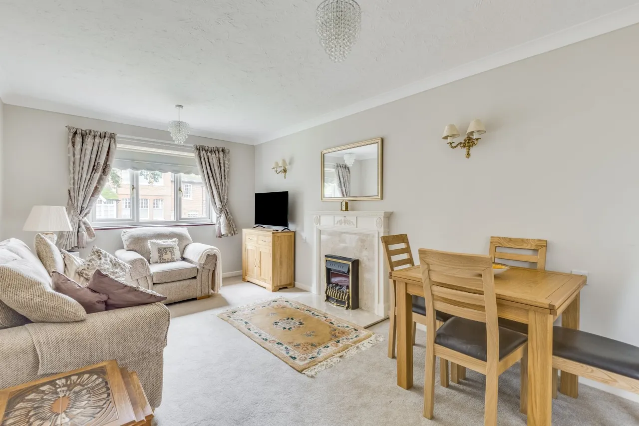 1 bed flat for sale, Pond Court, The Ridgeway, SG4