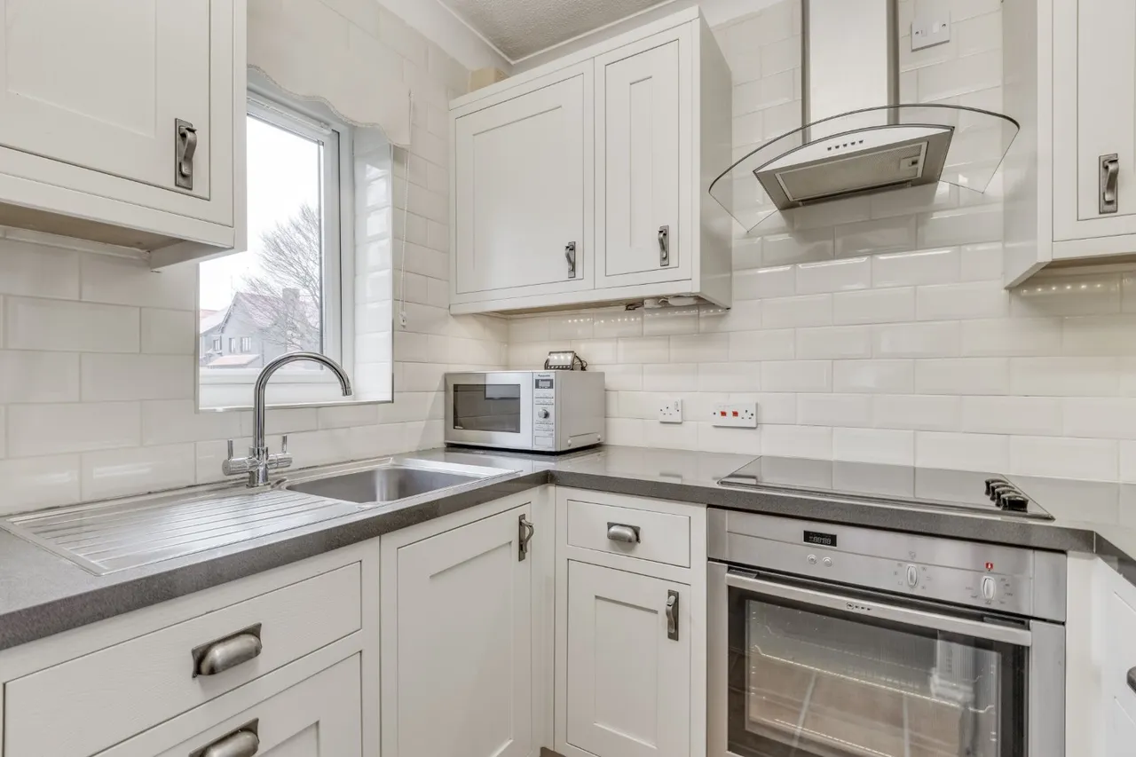 Pond Court, The Ridgeway, SG4, photo 6