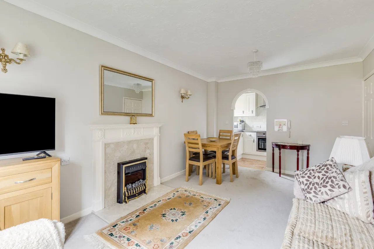 Pond Court, The Ridgeway, SG4, photo 5