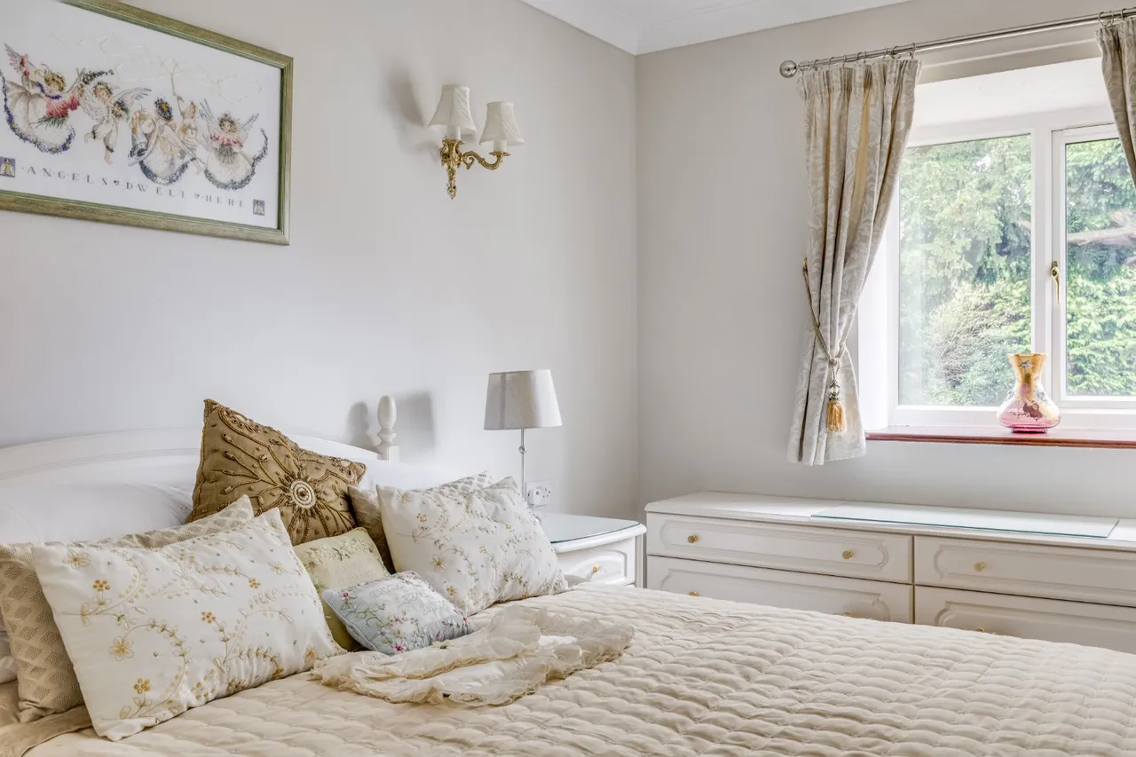 Pond Court, The Ridgeway, SG4, photo 8