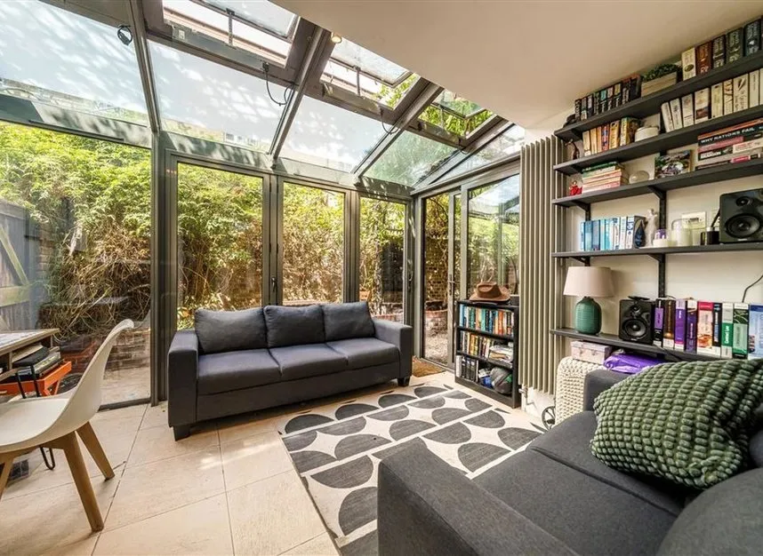 Kennington Park Road, Kennington, SE11, photo 2