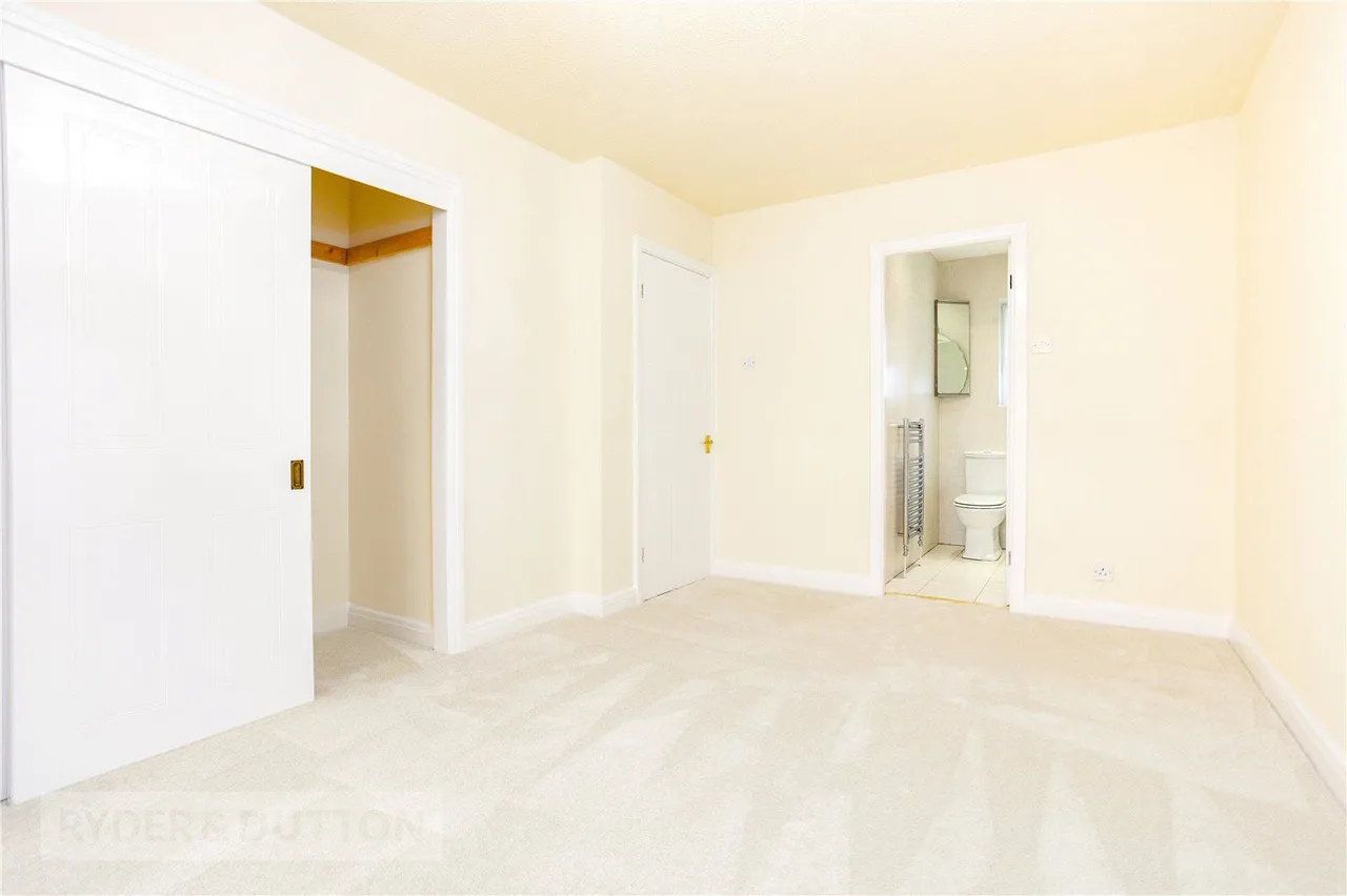 Peregrine Crescent, Littlemoss, M43, photo 12