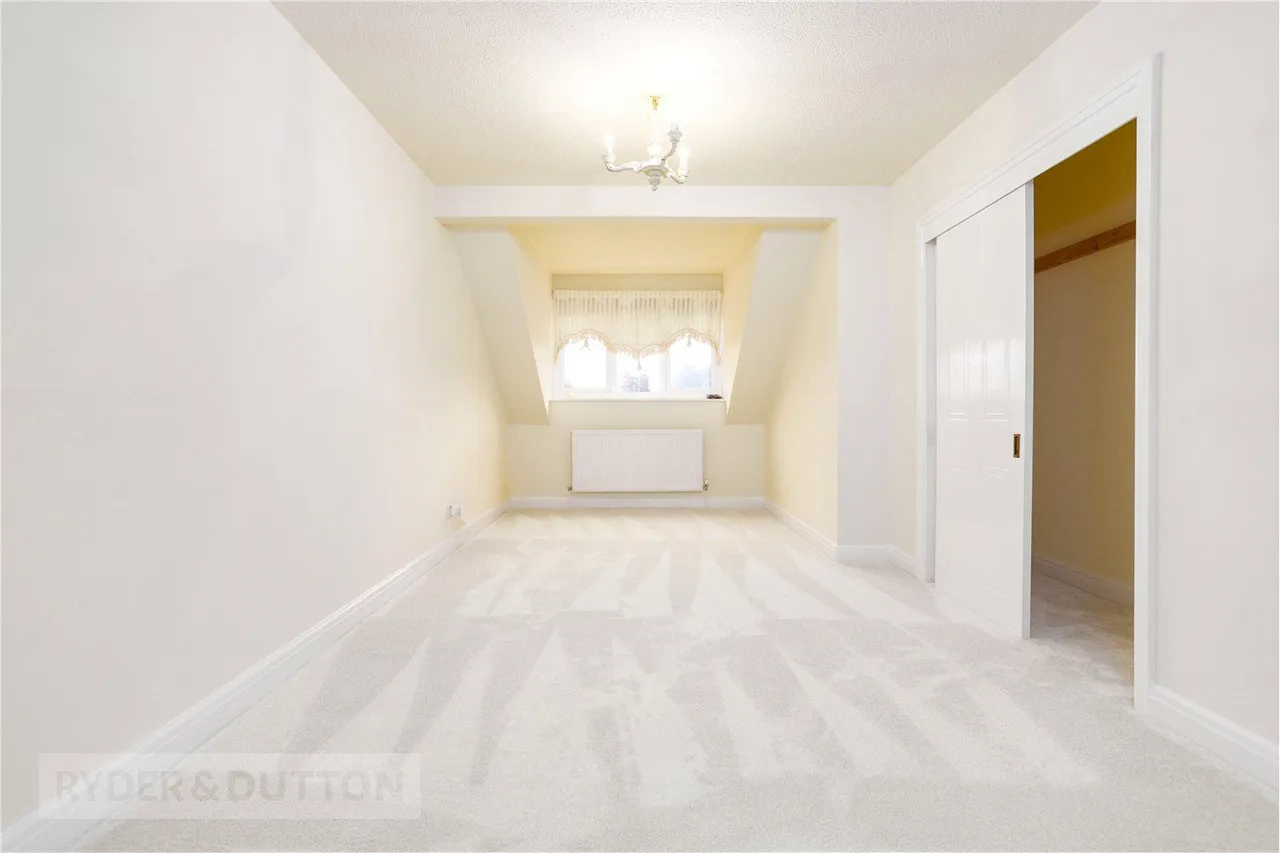 Peregrine Crescent, Littlemoss, M43, photo 11