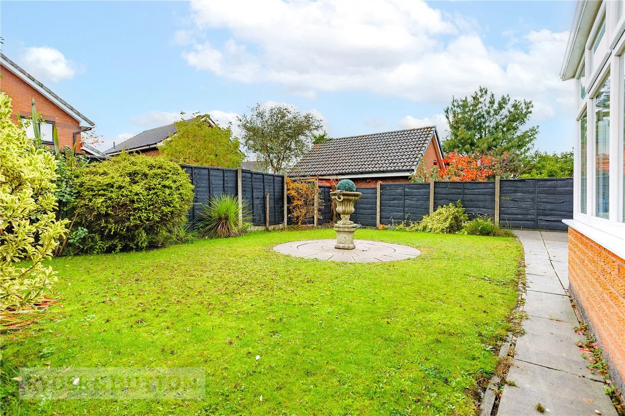 Peregrine Crescent, Littlemoss, M43, photo 9
