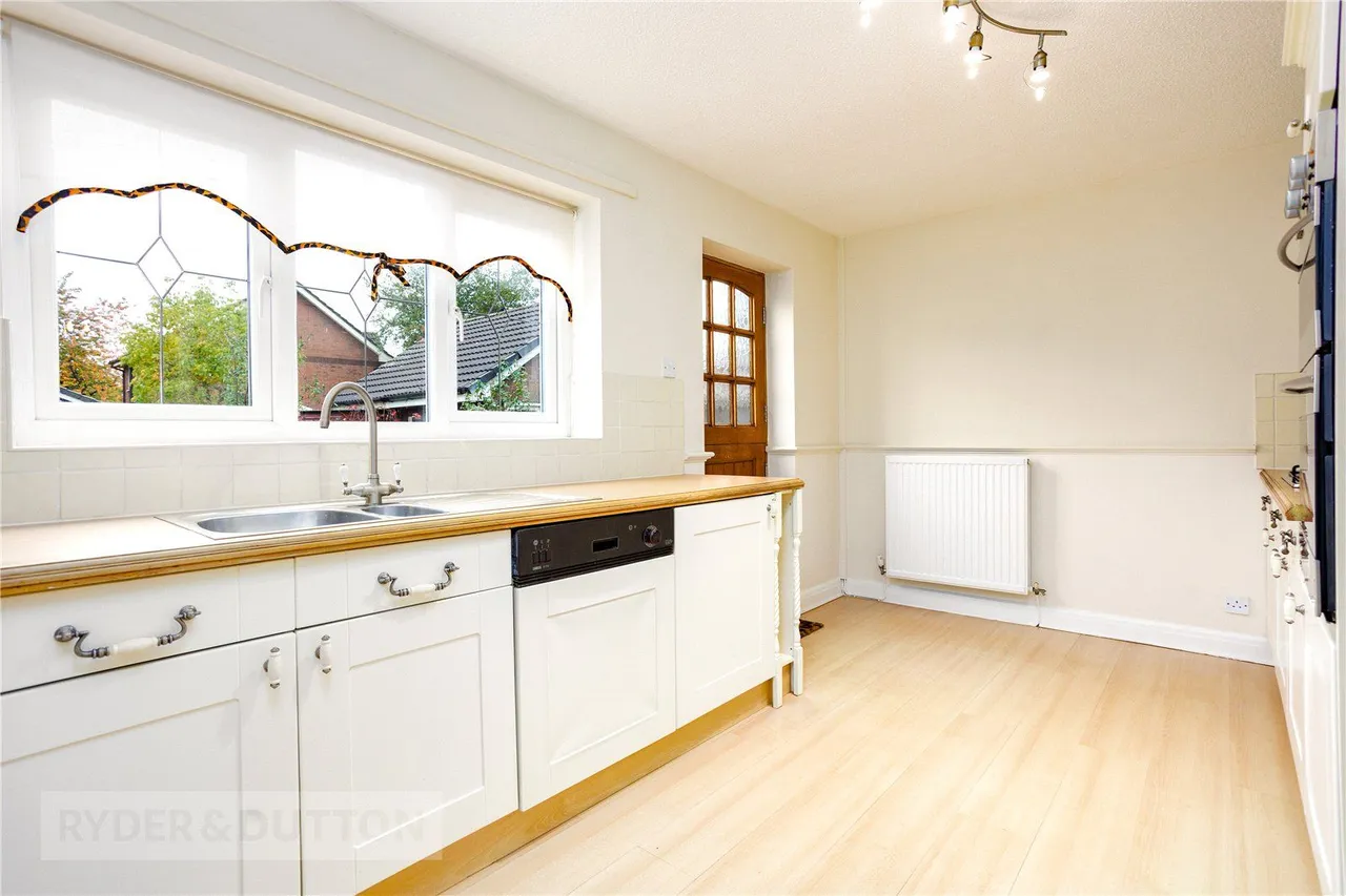 Peregrine Crescent, Littlemoss, M43, photo 6