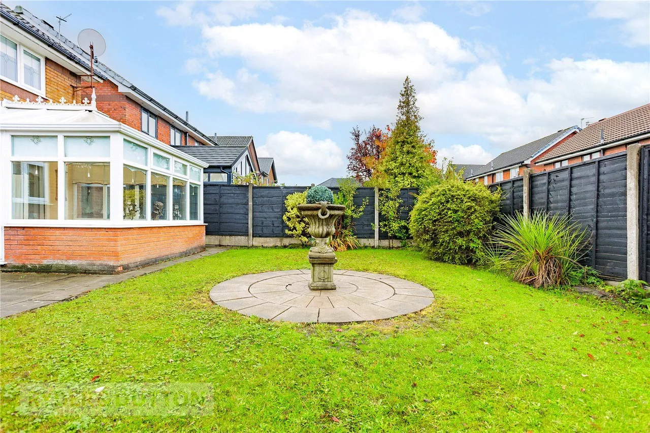 Peregrine Crescent, Littlemoss, M43, photo 10