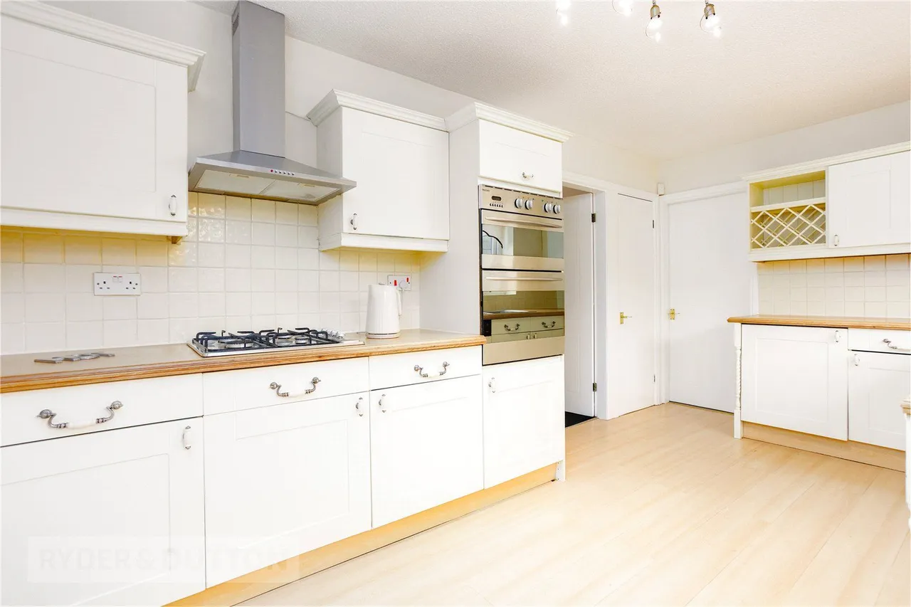 Peregrine Crescent, Littlemoss, M43, photo 7