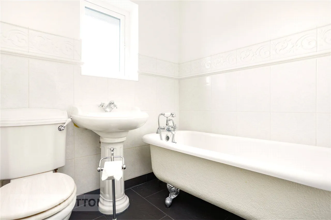 Peregrine Crescent, Littlemoss, M43, photo 21