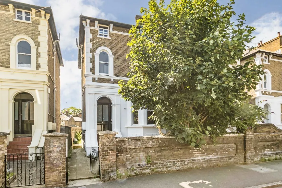 1 bed flat to rent, Knights Park, KT1