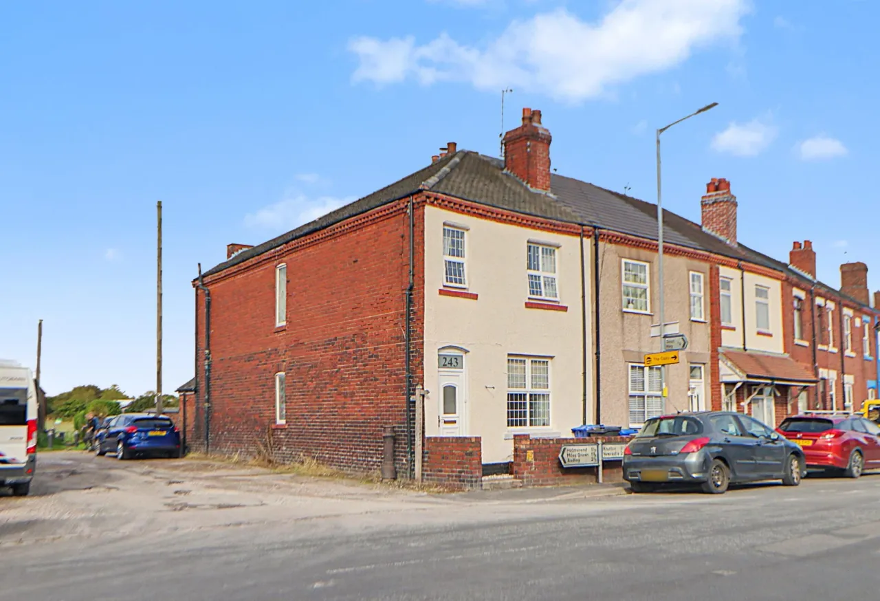 3 bed property for sale, High Street, Alsagers Bank