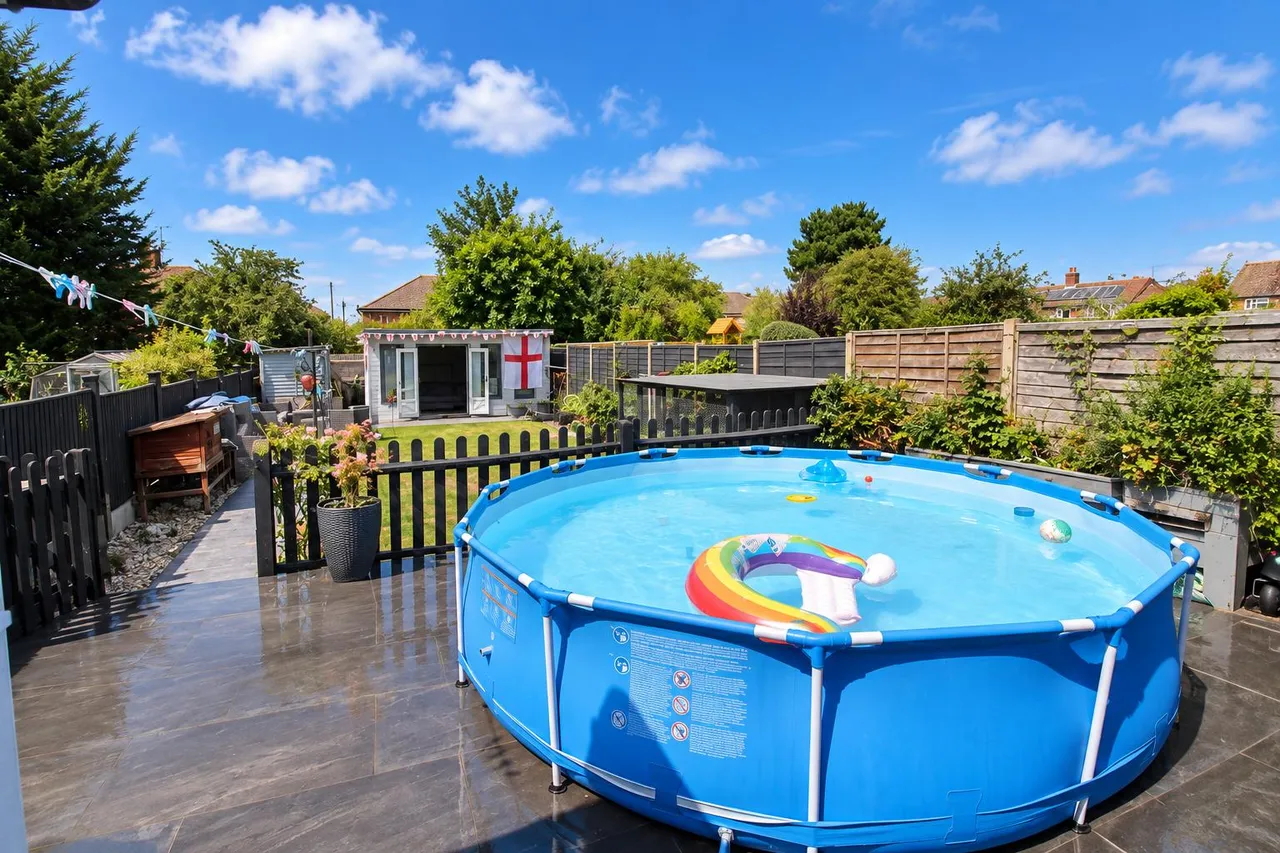 3 bed house for sale, Tobyfield Road, Bishops Cleeve, GL52