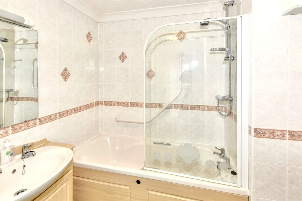 St Edmunds Court, Roundhay, LS8, photo 6