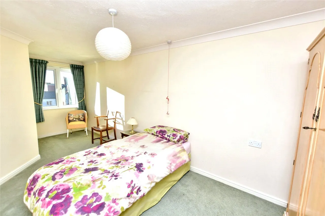 St Edmunds Court, Roundhay, LS8, photo 7