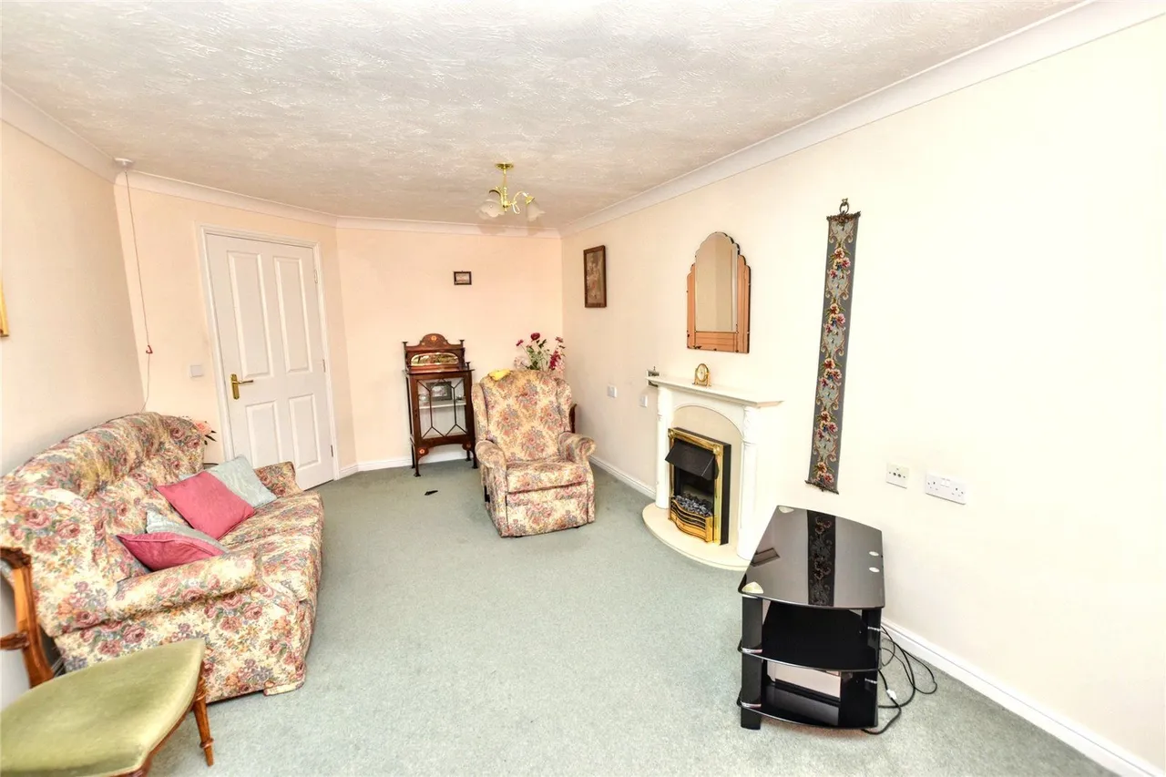 St Edmunds Court, Roundhay, LS8, photo 5