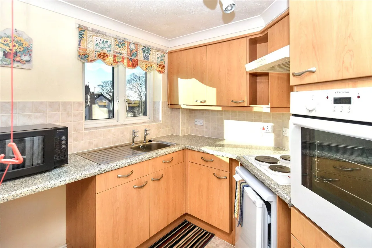St Edmunds Court, Roundhay, LS8, photo 3