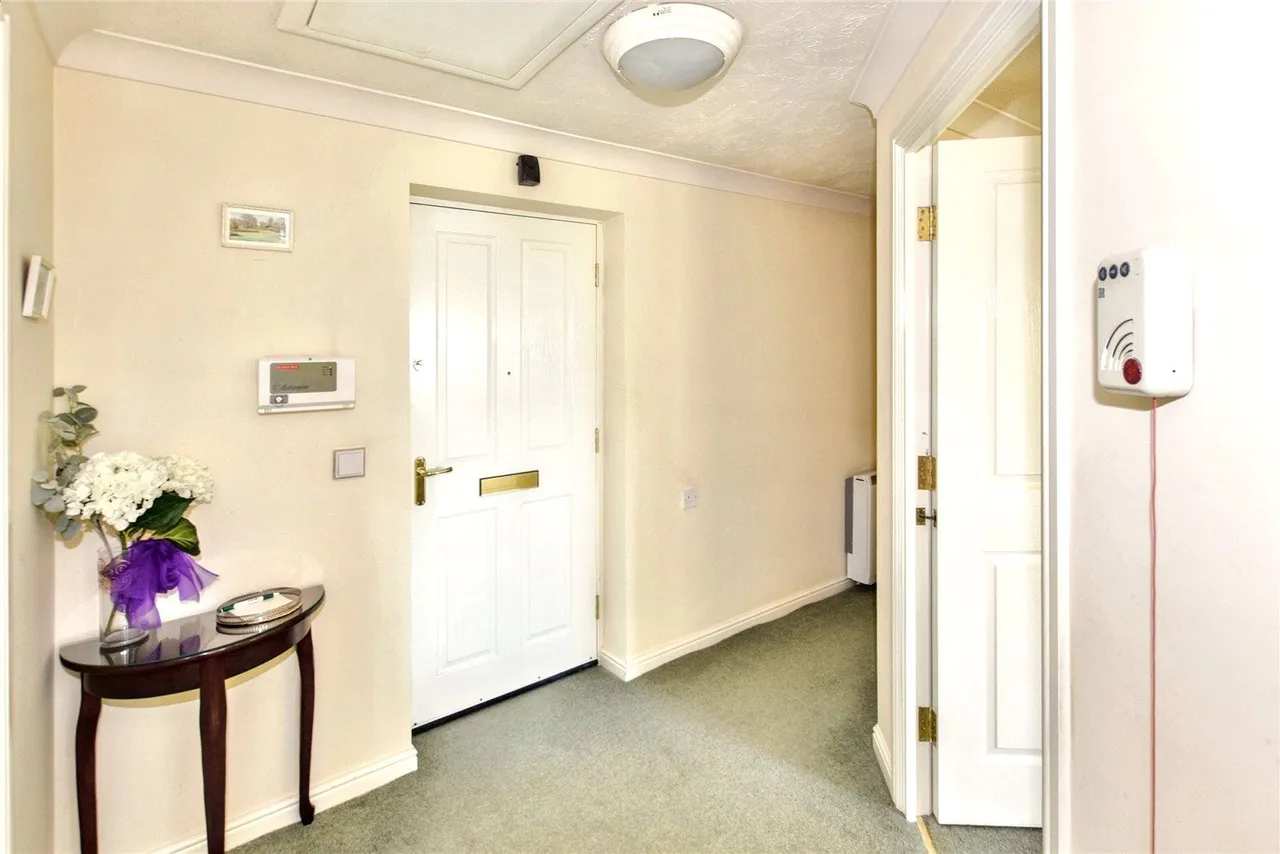 St Edmunds Court, Roundhay, LS8, photo 9