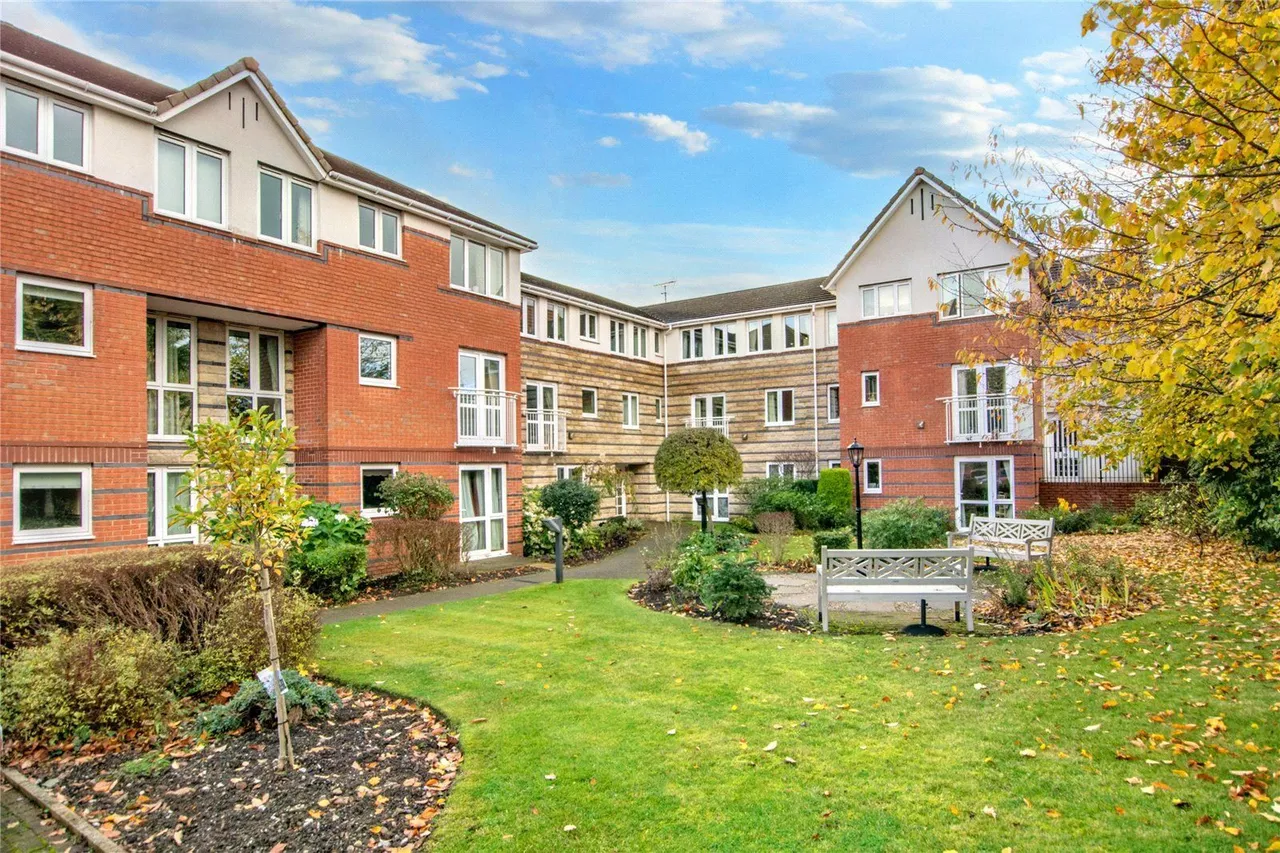 St Edmunds Court, Roundhay, LS8, photo 10