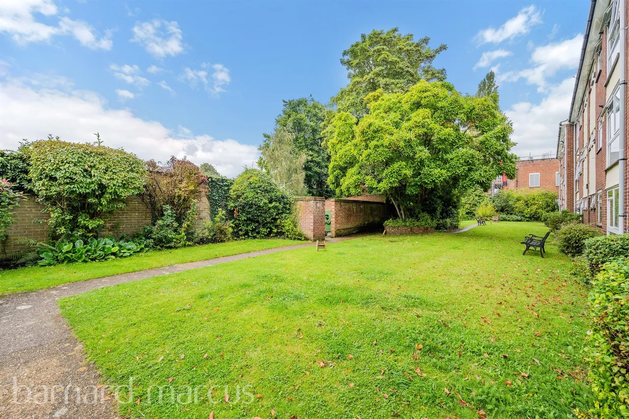 Monks Walk, Reigate, photo 10