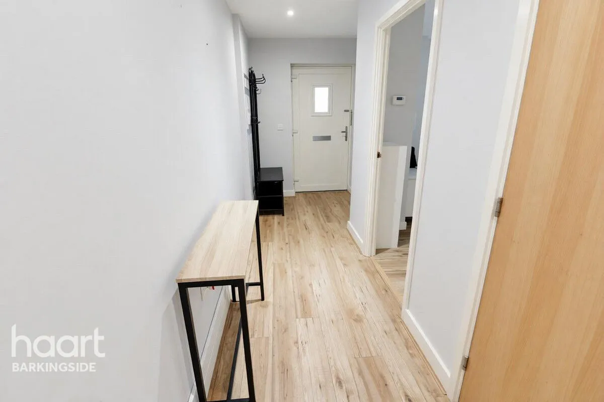 Reservoir Way, Hainault, IG6, photo 9