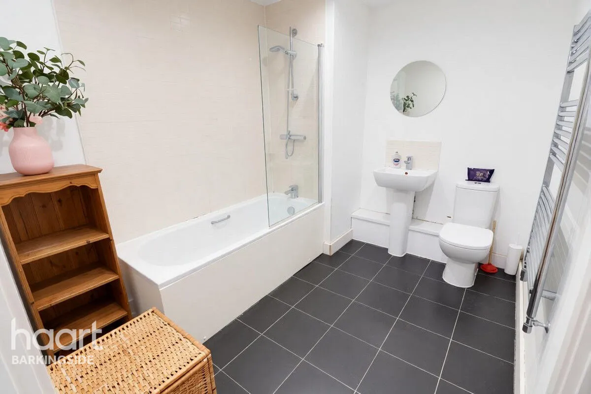 Reservoir Way, Hainault, IG6, photo 6