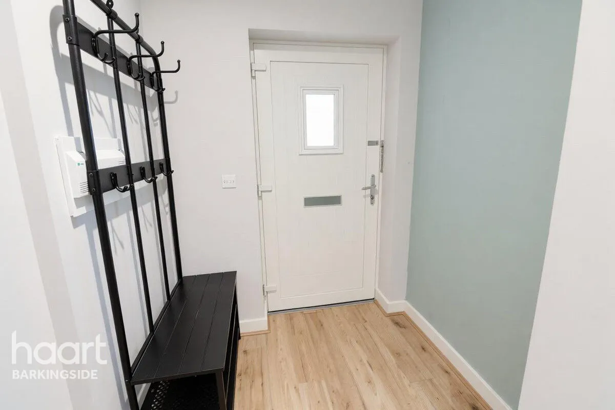 Reservoir Way, Hainault, IG6, photo 7