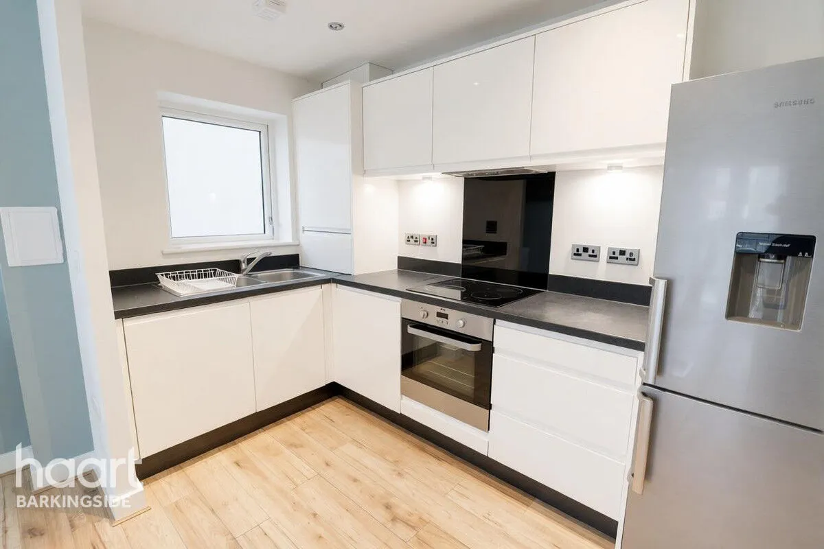 Reservoir Way, Hainault, IG6, photo 3