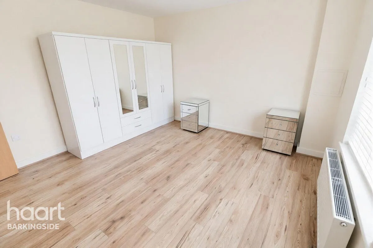 Reservoir Way, Hainault, IG6, photo 5