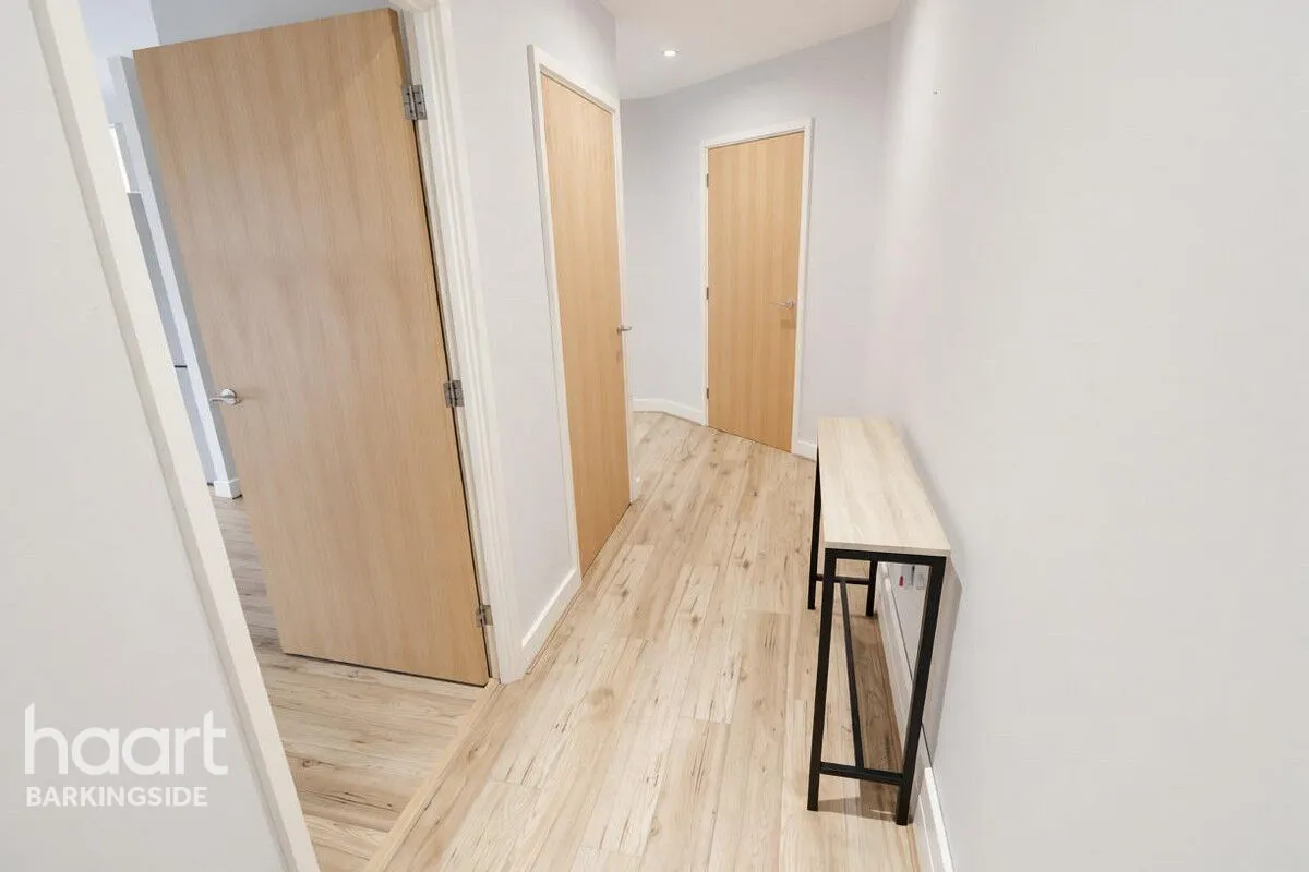 Reservoir Way, Hainault, IG6, photo 8