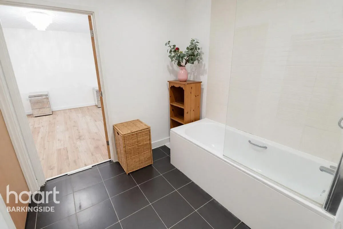 Reservoir Way, Hainault, IG6, photo 15