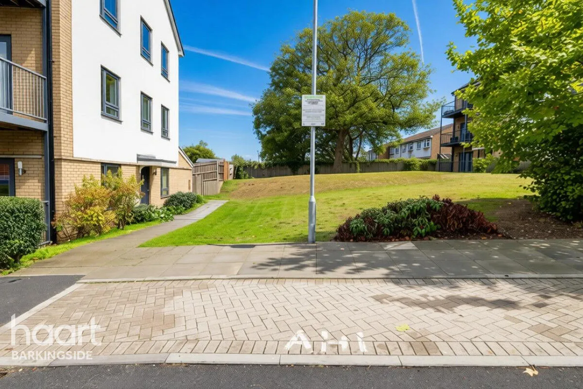 Reservoir Way, Hainault, IG6, photo 19